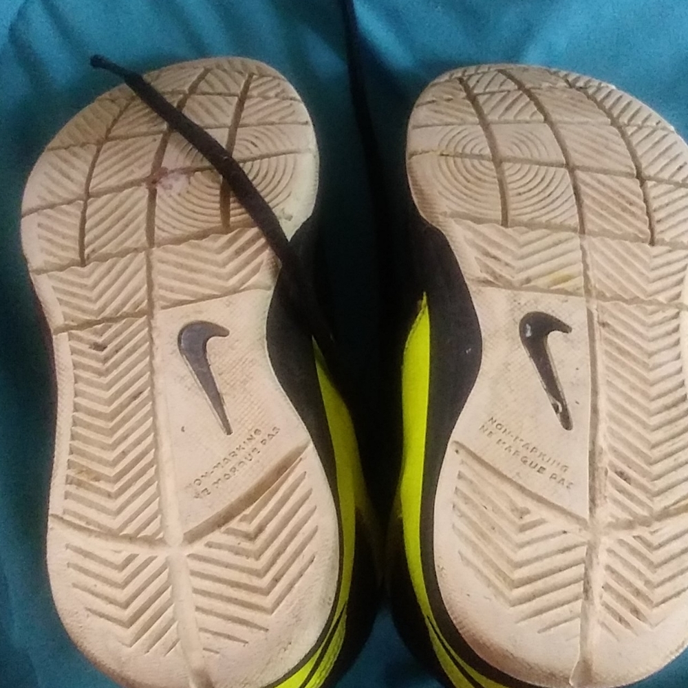 Shoes - Picture 2 of 3
